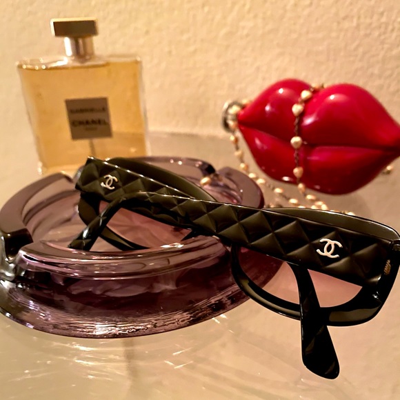 CHANEL Accessories - Vintage Round Quilted CHANEL Sunglasses in Black